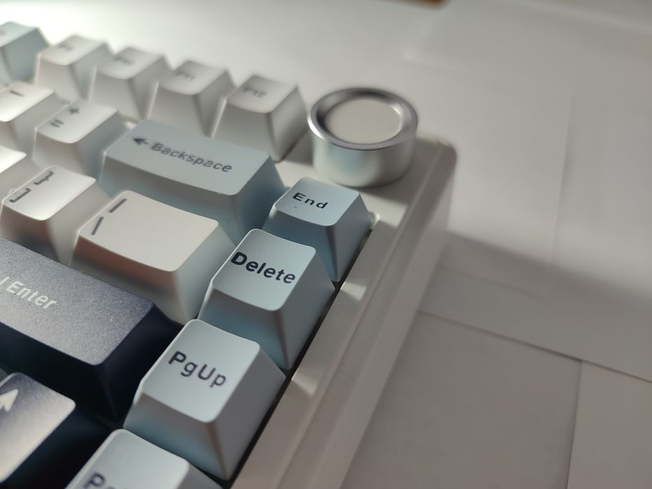 Клавіатура AULA F75 з двома видами підключення