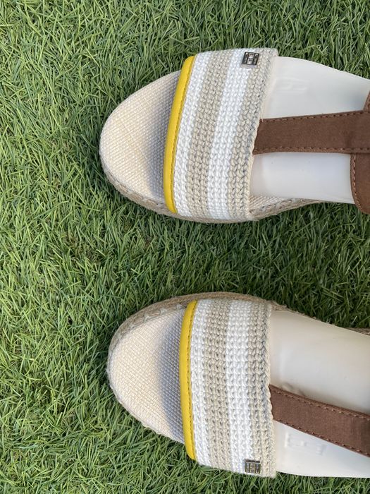 Sandalias Tommy Hilfiger ( Novas )