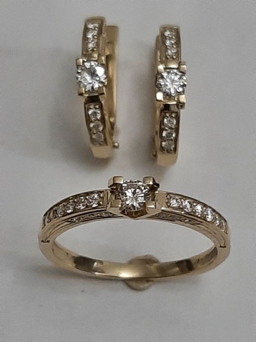 Золотые серьги с бриллиантами. 0.52 карат.