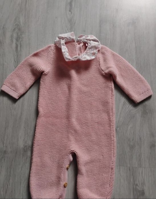 Śliczny sweterkowy pajacyk George 3-6mc