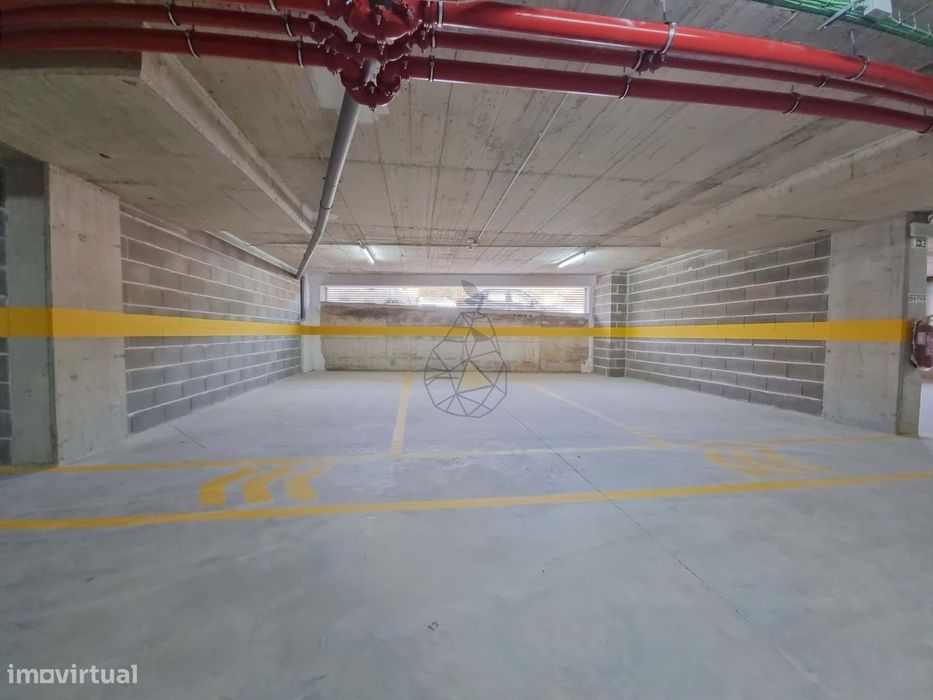 Garagens Box à Venda em Portimão — de 16 m² a 28 m², entre a estação d