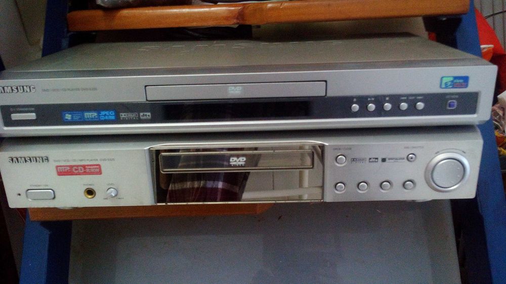 Leitor de CD e DVD LG S 525 ou Samsung L 235 ou receptor satellite