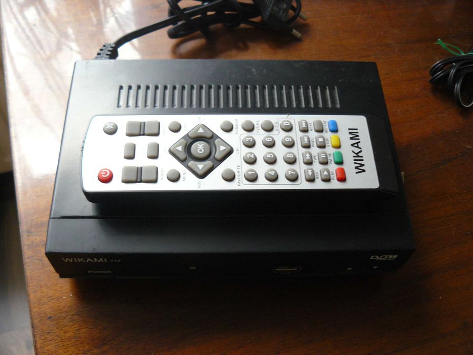 Dekoder telewizji Vikami z pilotem