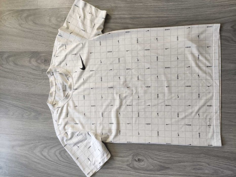 Футболка чоловіча Nike