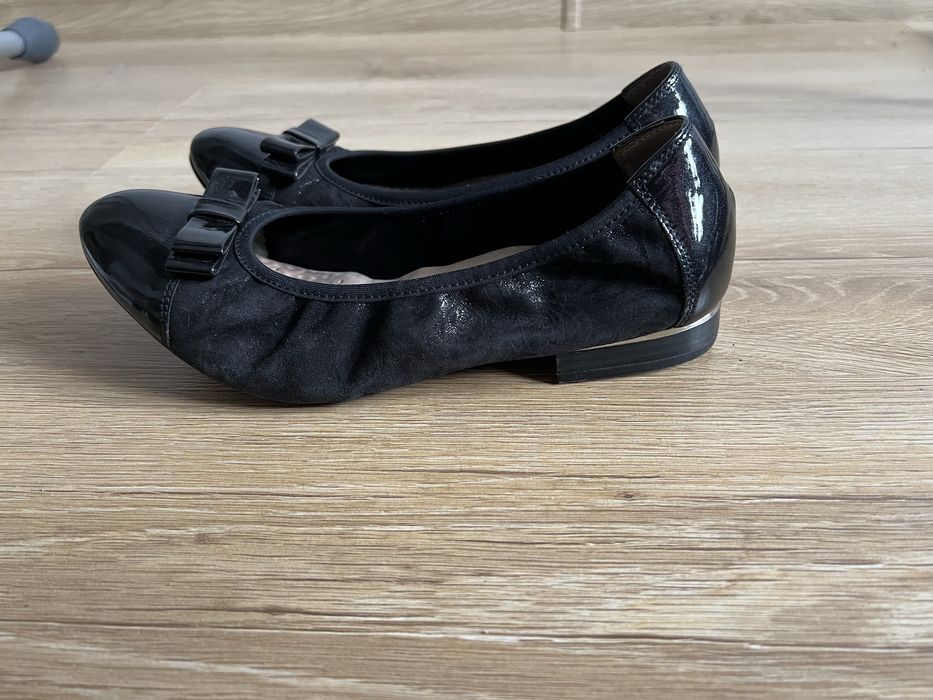 Baleriny Caprice na malym obcacie z gumką