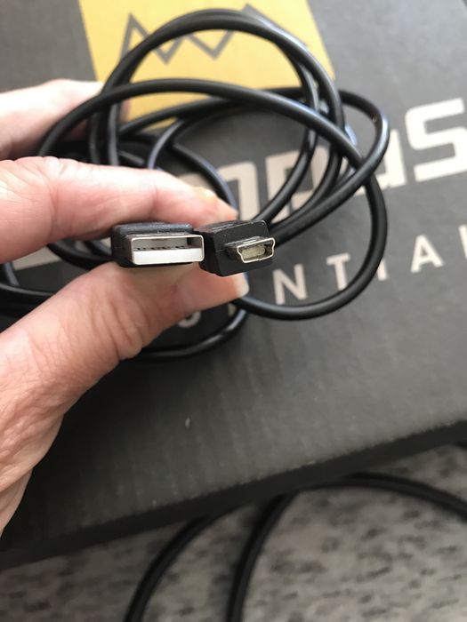 Kabel USB……………..