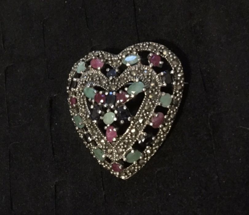 Przepiękna broszka „Serce” srebro 925 próby z kamienm naturalnym.