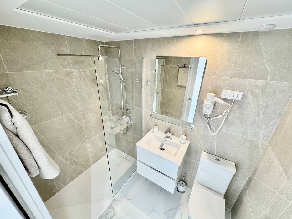 Апартаменти з 2 спальнями · 1-ша лінія моря · Три Басейни · Іспанія