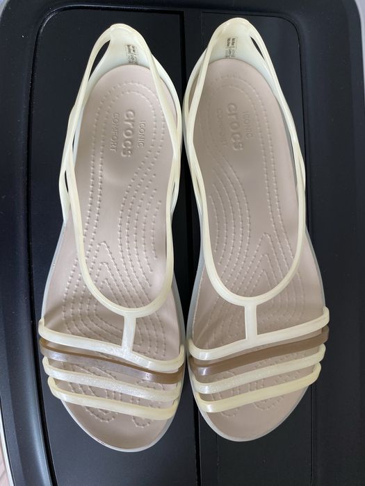 Sandały Crocs Isabella w kolorze Oyster/Walnut r. 39/40 W9