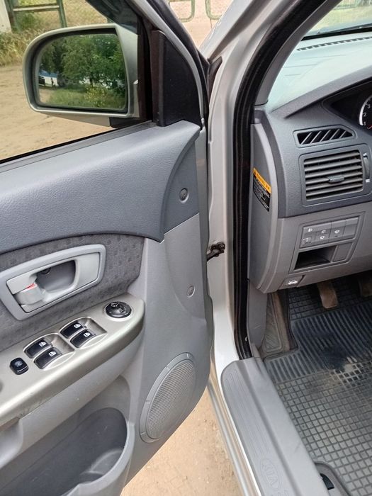 Автомобиль KIA carens