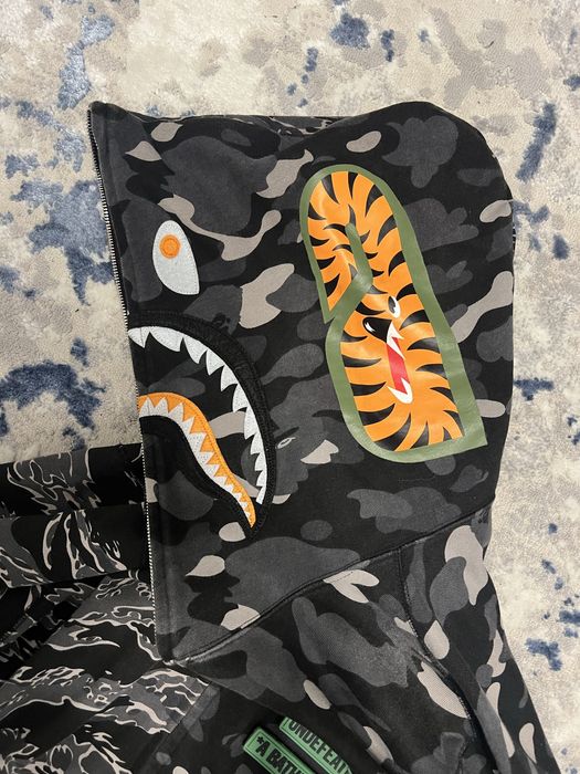 Продам зип худи Bape Tiger x Shark