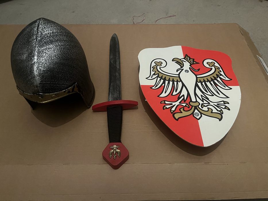 Zestaw rycerski tarcza miecz hełm