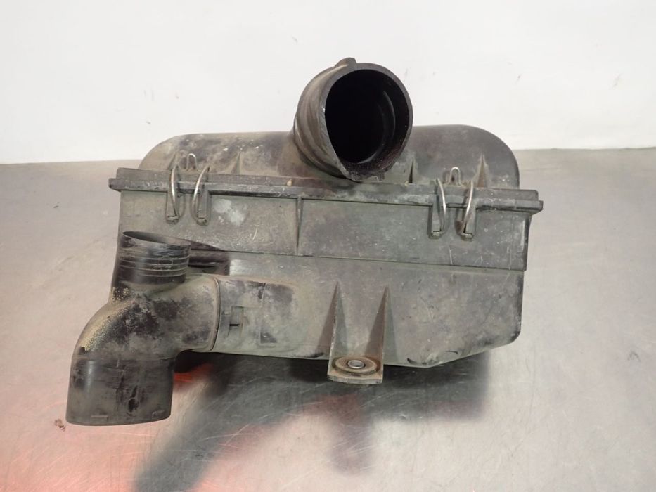 OBUDOWA FILTRA POWIETRZA AUDI 80 B2