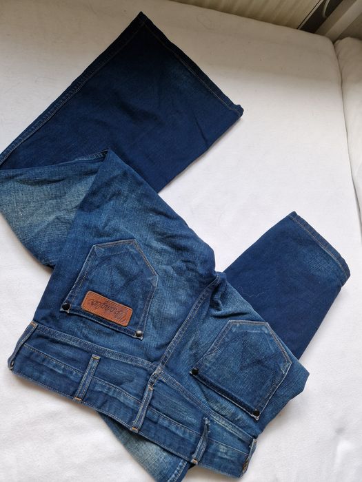 Jeansy Dzwony Wrangler retro nowe r 25