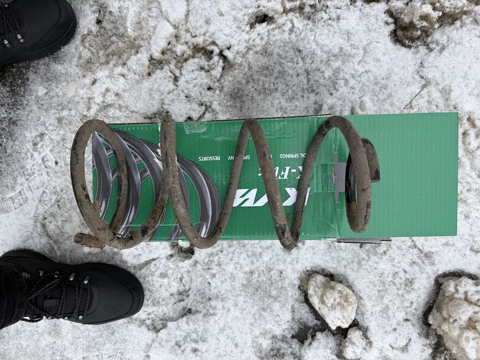 Пружина передня Volvo V40