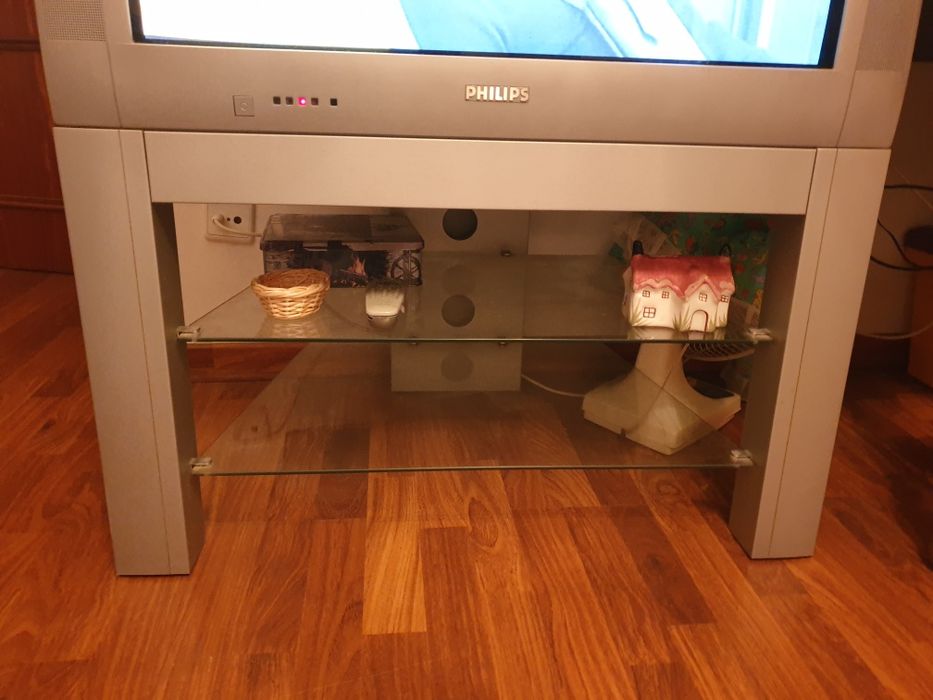 TV 32 polegadas + movel tv grundig