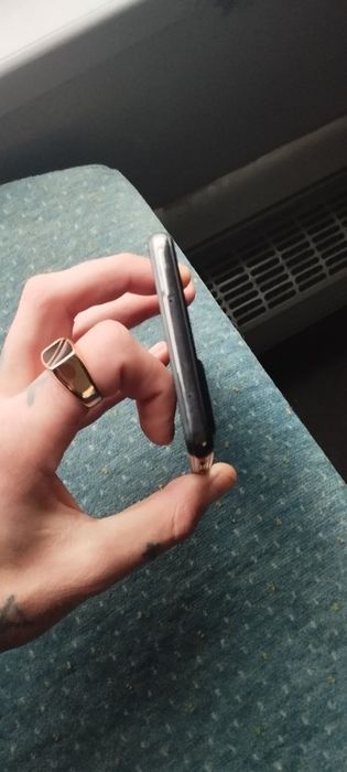 Продам смартфон Samsung galaxy A52. 128 GB. Оп. 4 GB.