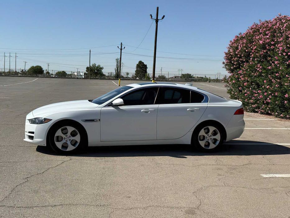 Jaguar XE 25t      2018