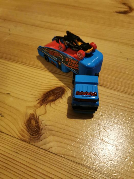 HOT WHEELS Ciężarówka stunt team
