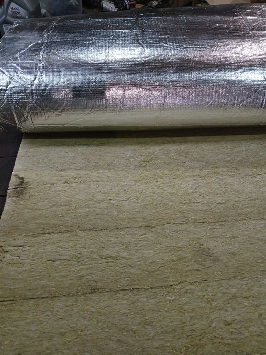 Wełna na folii aluminiowej