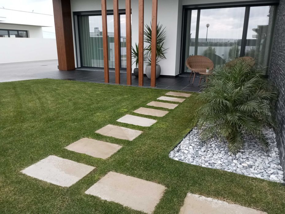 Jardineiro particular limpezas manutenção jardins terrenos . Pintura