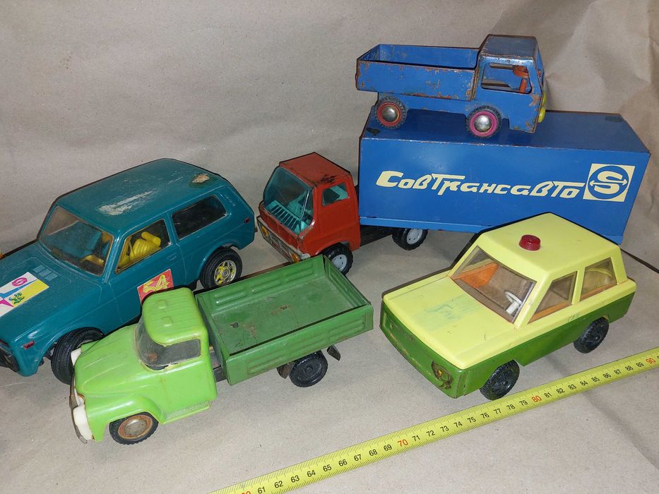 Игрушечные машинки