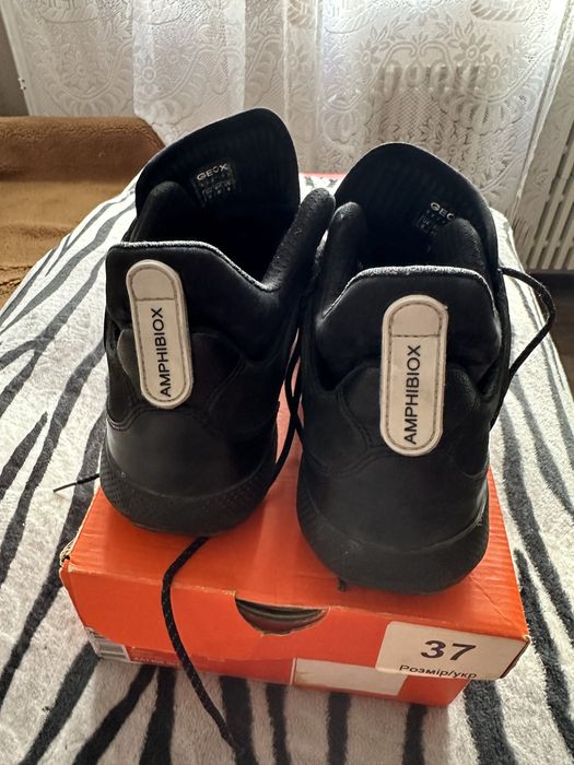 Продам оригинальные ботики geox