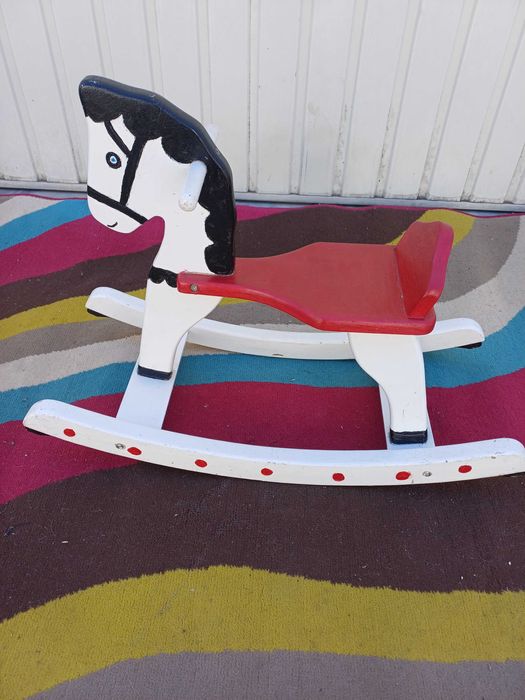 Cavalinho de baloiço em madeira