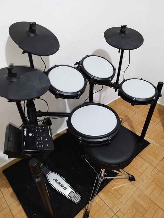 Bateria Eletrónica Alesis Nitro Max + Extras (Como Nova)