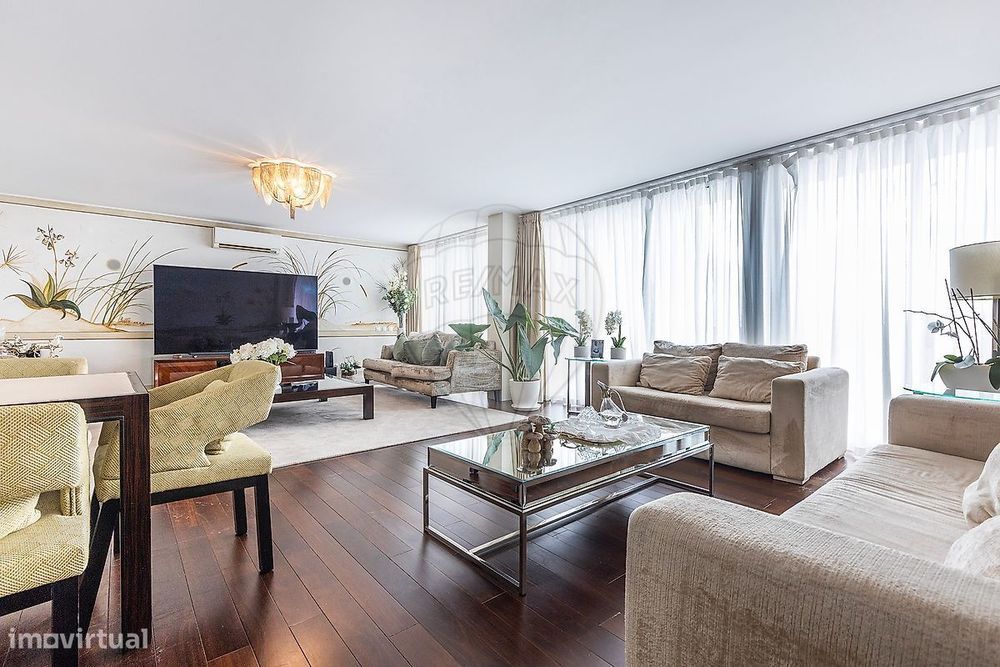 Apartamento T7 para venda