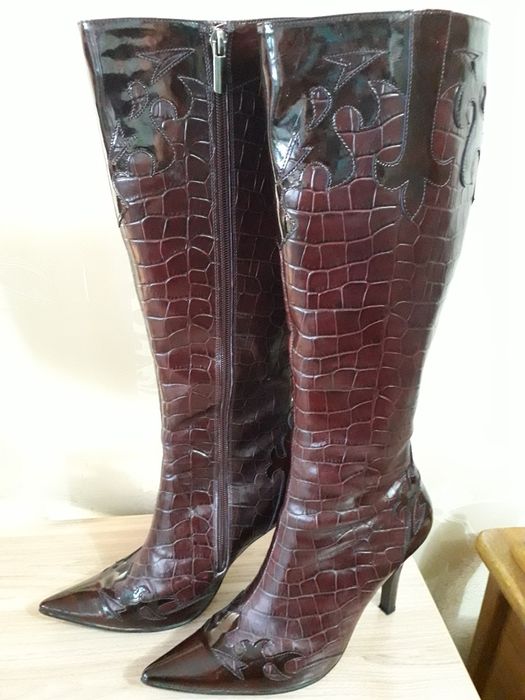 Жіночі чоботи шкіряні.