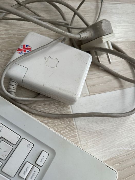 Продам ноутбук Apple б/у