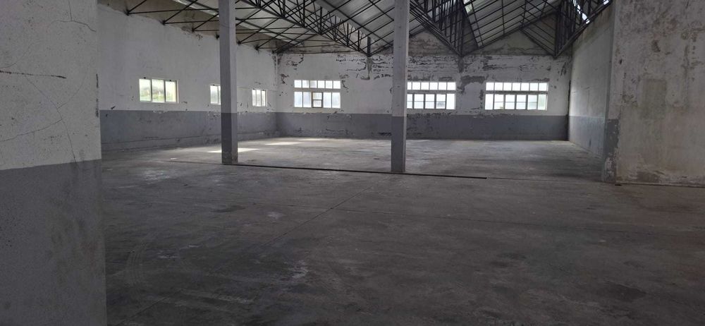 Pavilhão industrial / Armazém