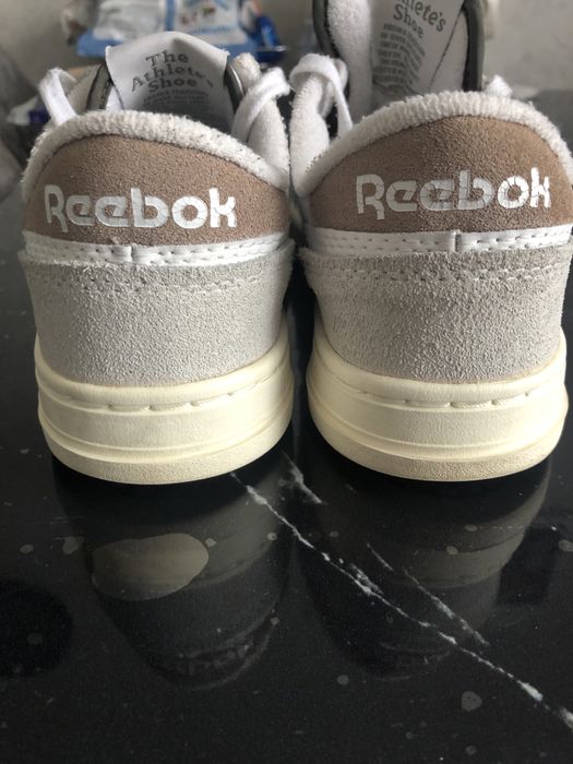 Кросівки Reebok.