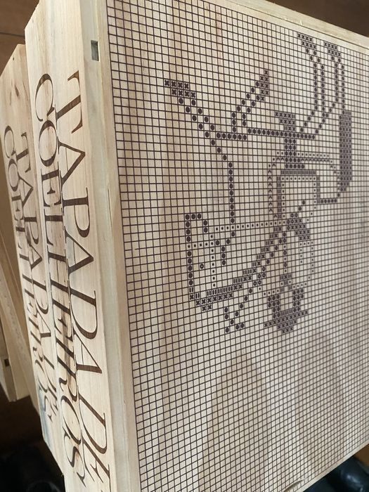 Caixas madeira de vinhos