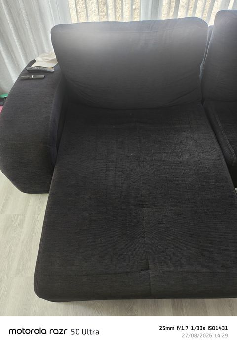 Sofá com chaise-puffs