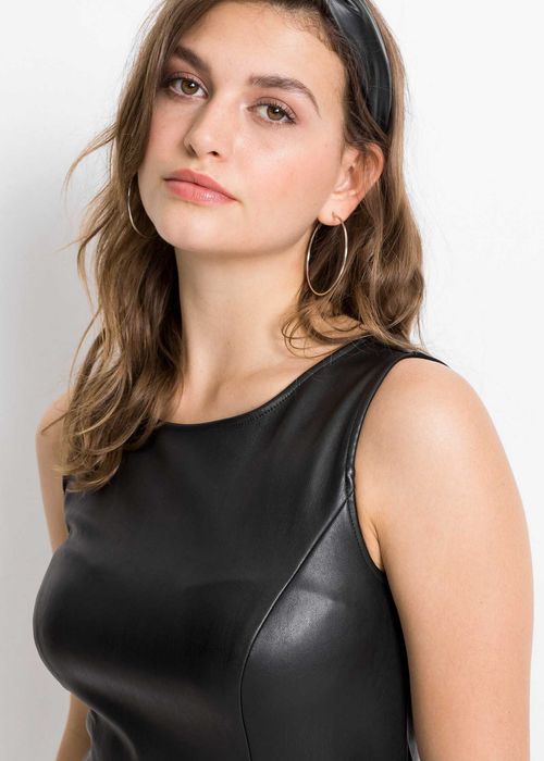 Платье из искусственной кожи