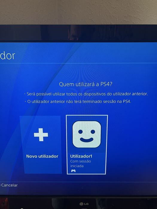 Playstation 4 com comando