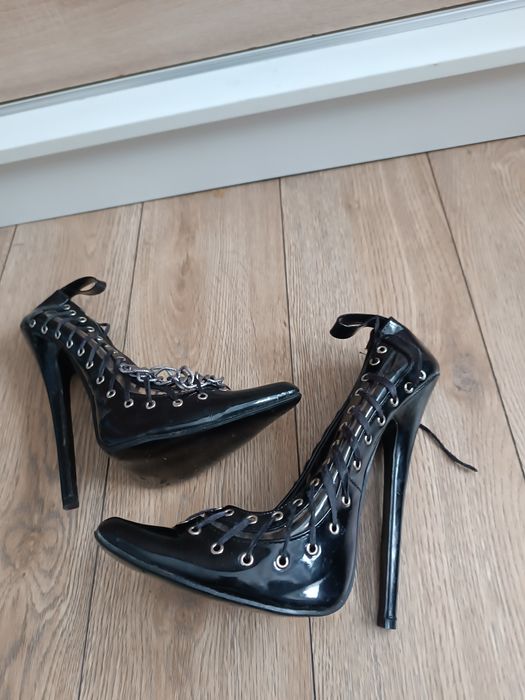 Mega wysokie szpilki