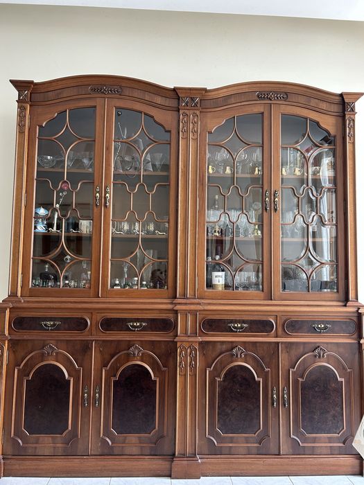 Armário de sala. Muito bonito e em bom estado.