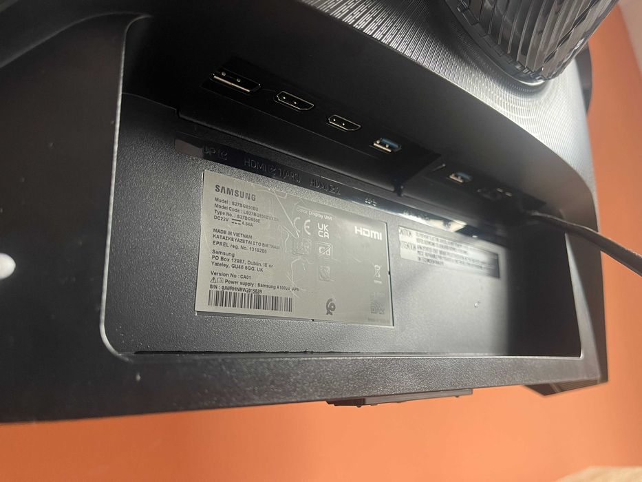 Samsung Odyssey G6 27" QHD 240Hz Curvo – LS27BG650EU