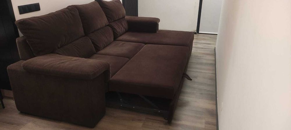 Sofá cama com boas dimensões, versátil de boa qualidade