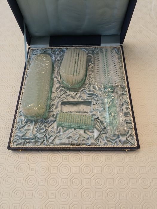 Conjunto antigo de toucador