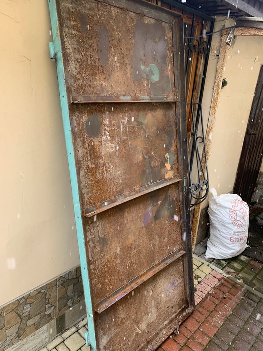 Дверь для кладовки и дверь для сарая