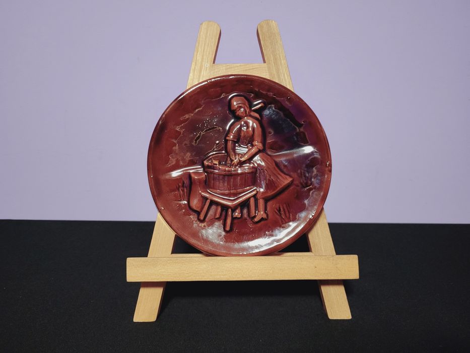 Stary ceramiczny talerz z motywem bajkowym