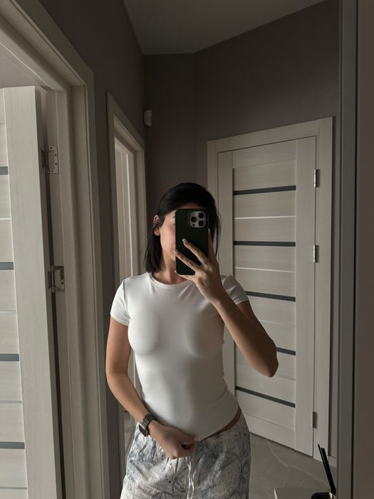 Продам белую базовую футболку