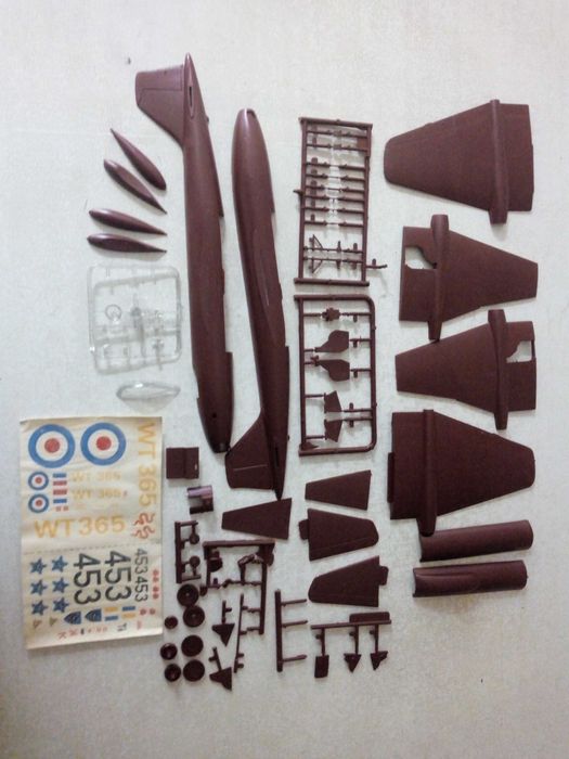 Сборная модель самолета Канберра Ф 203