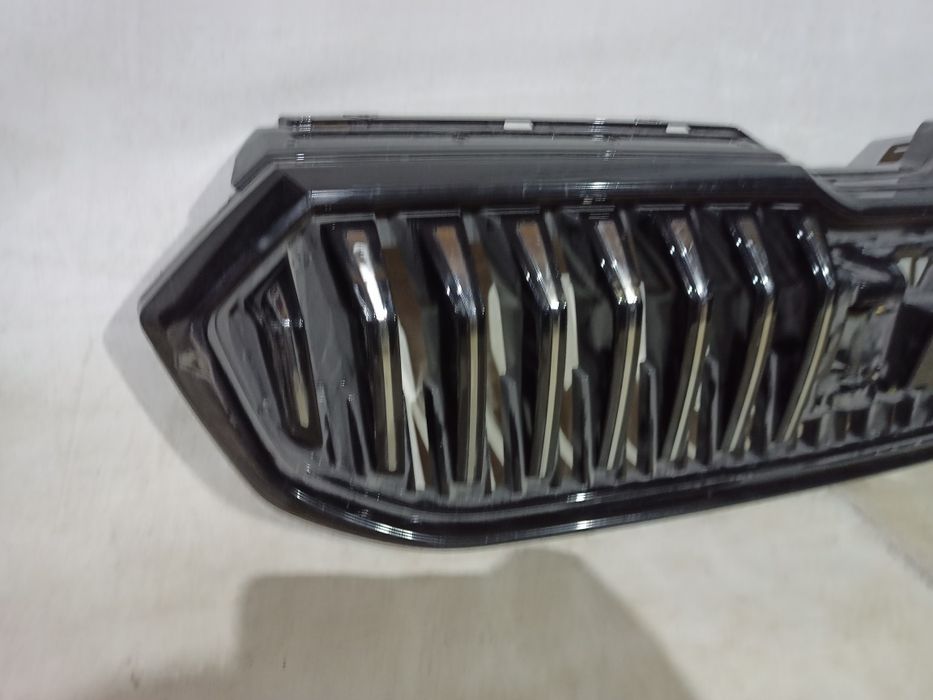 Решітка радіатора Skoda Superb 4 оригінал