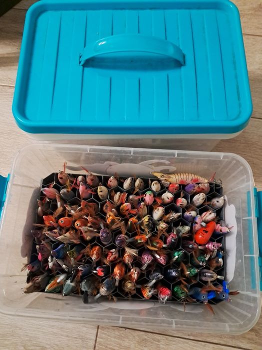 Caixa para palhaços de pesca