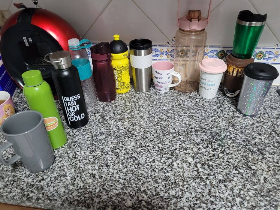 Canecas ,garrafas e copos